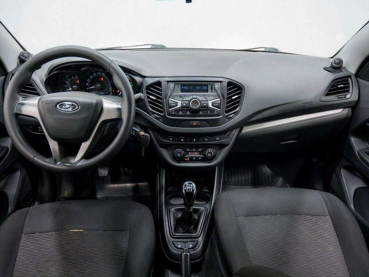 Lada (ВАЗ) Vesta с пробегом — 2015 год. Фото: #9