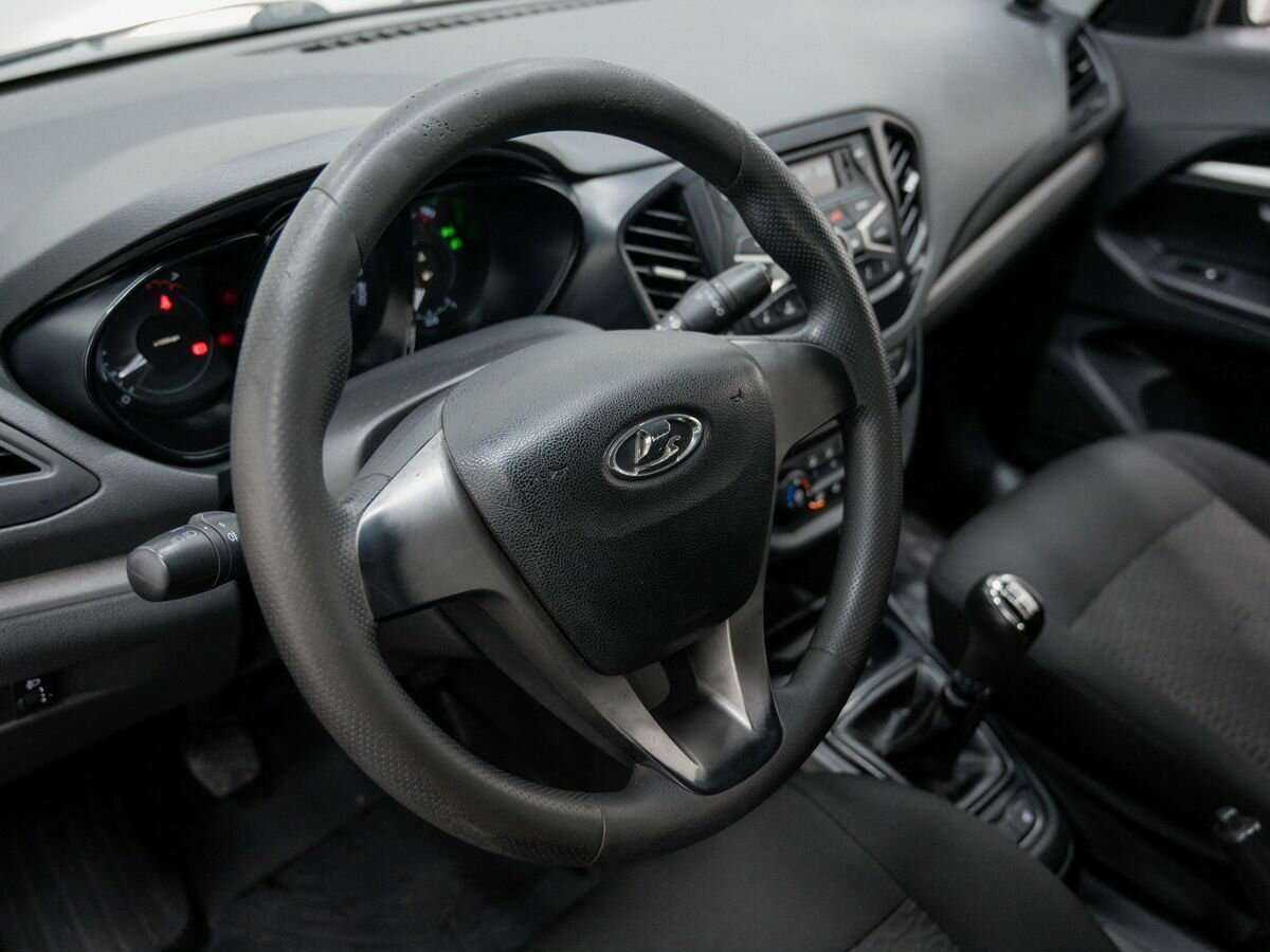 Lada (ВАЗ) Vesta с пробегом — 2015 год. Фото: #16