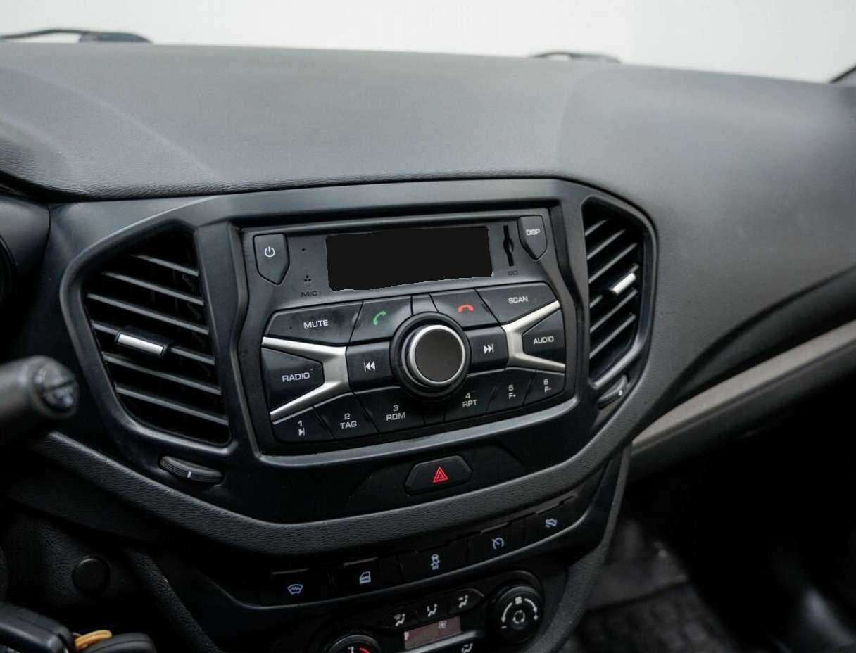 Lada (ВАЗ) Vesta с пробегом — 2015 год. Фото: #20