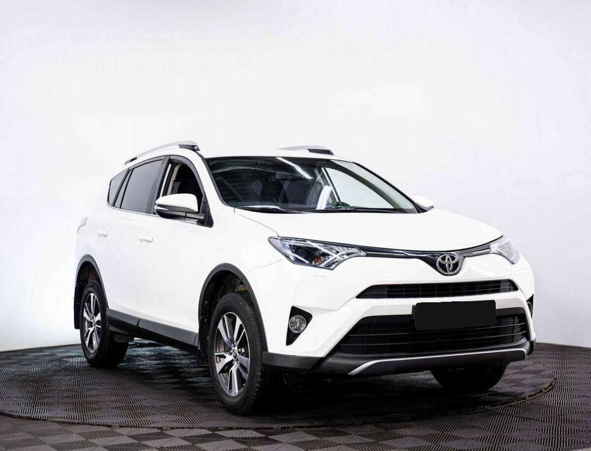 Toyota RAV4 с пробегом — 2017 год. Фото: #2