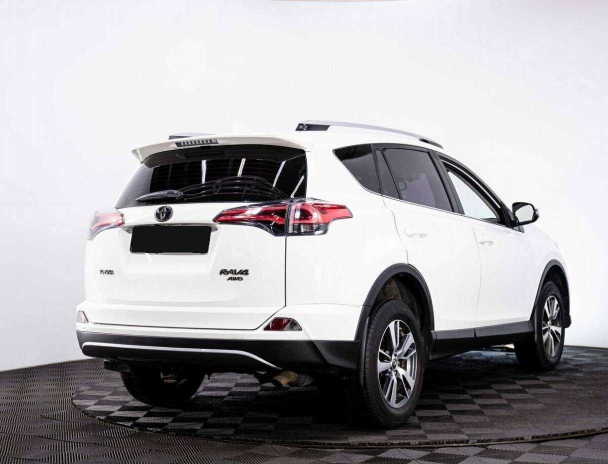 Toyota RAV4 с пробегом — 2017 год. Фото: #4