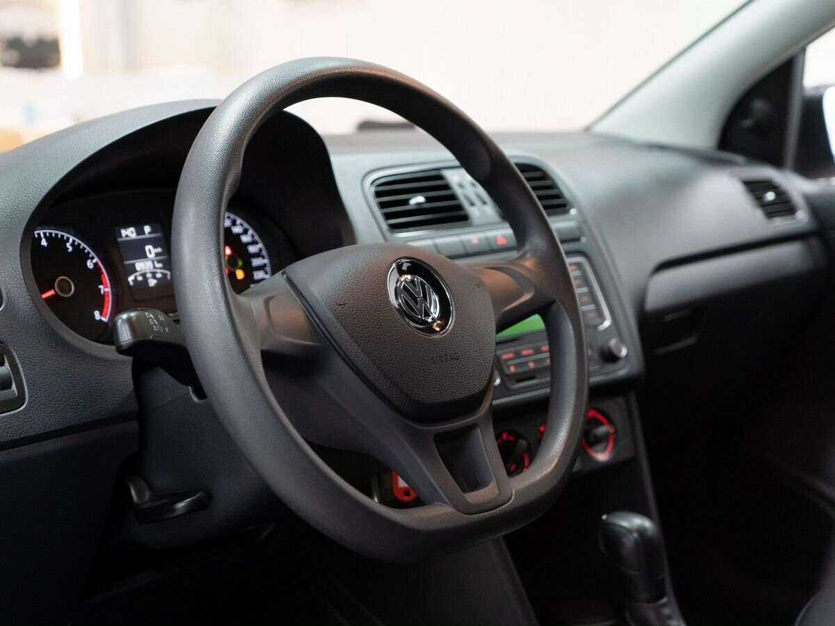 Volkswagen Polo с пробегом — 2017 год. Фото: #4