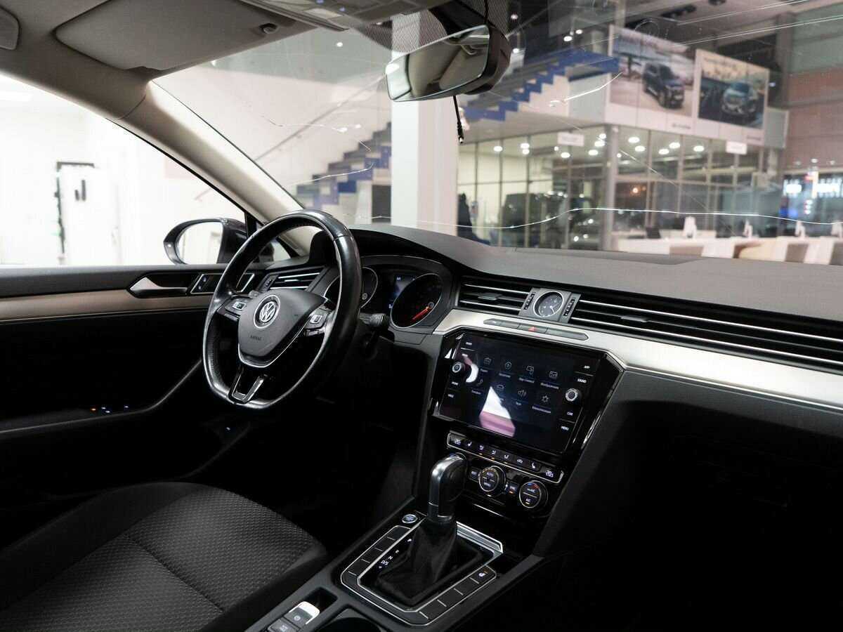 Volkswagen Passat с пробегом — 2017 год. Фото: #18