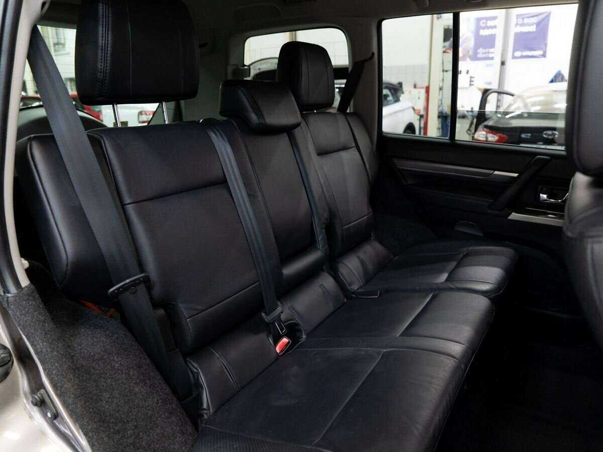 Mitsubishi Pajero с пробегом — 2012 год. Фото: #8