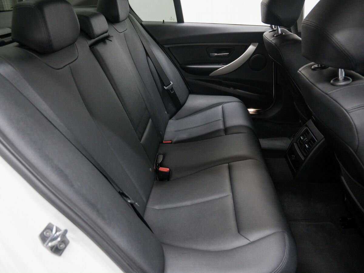 BMW 3 серии с пробегом — 2015 год. Фото: #8