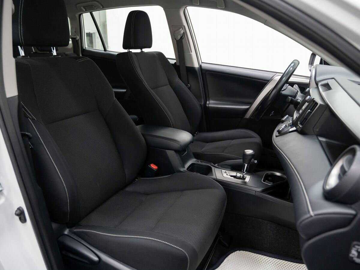 Toyota RAV4 с пробегом — 2019 год. Фото: #9