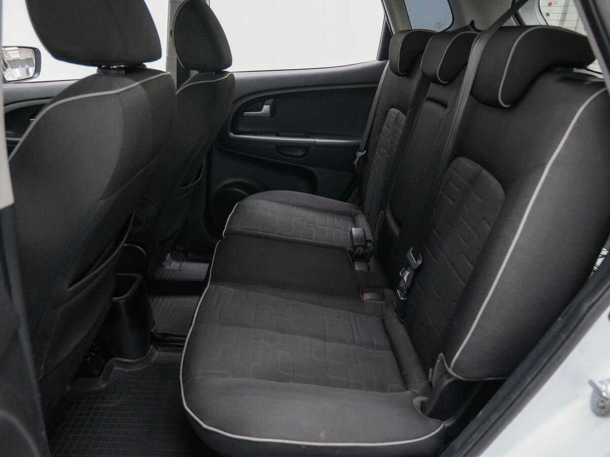 Kia Venga с пробегом — 2012 год. Фото: #6