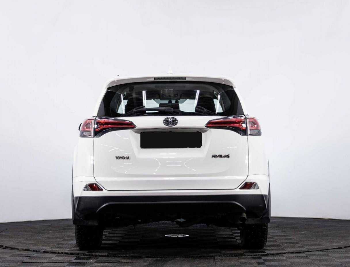Toyota RAV4 с пробегом — 2018 год. Фото: #3