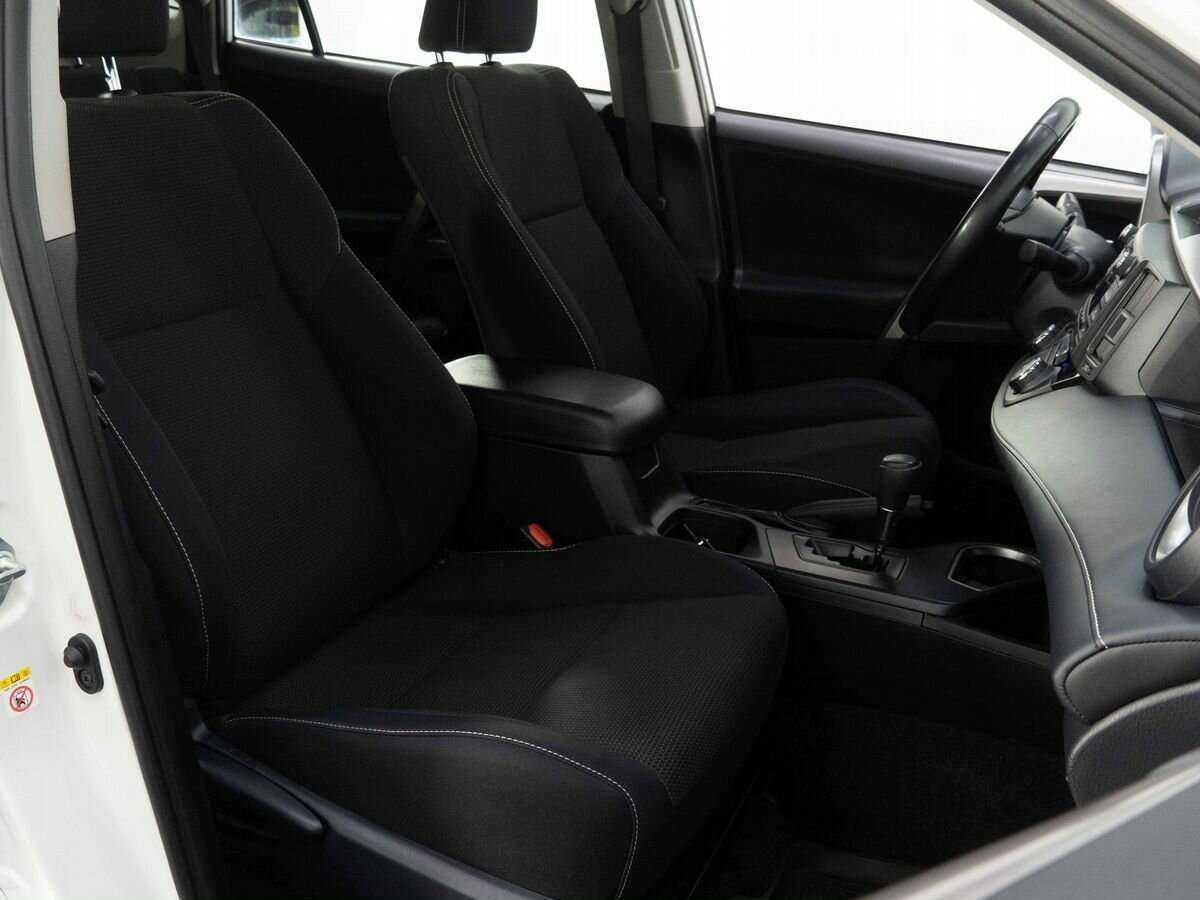 Toyota RAV4 с пробегом — 2018 год. Фото: #7