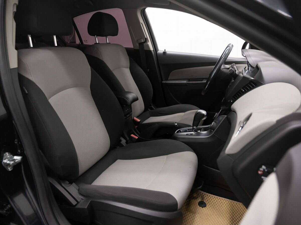 Chevrolet Cruze с пробегом — 2012 год. Фото: #11