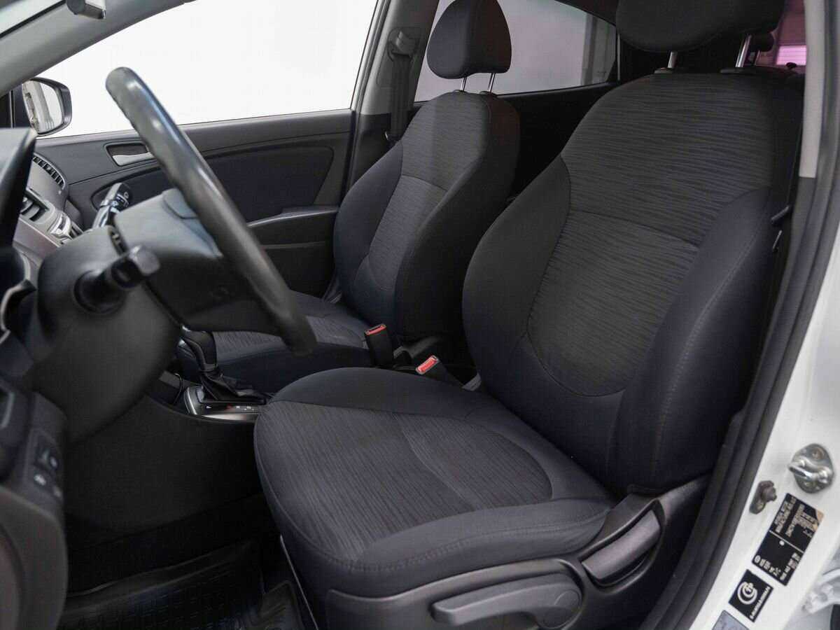 Hyundai Solaris с пробегом — 2014 год. Фото: #8