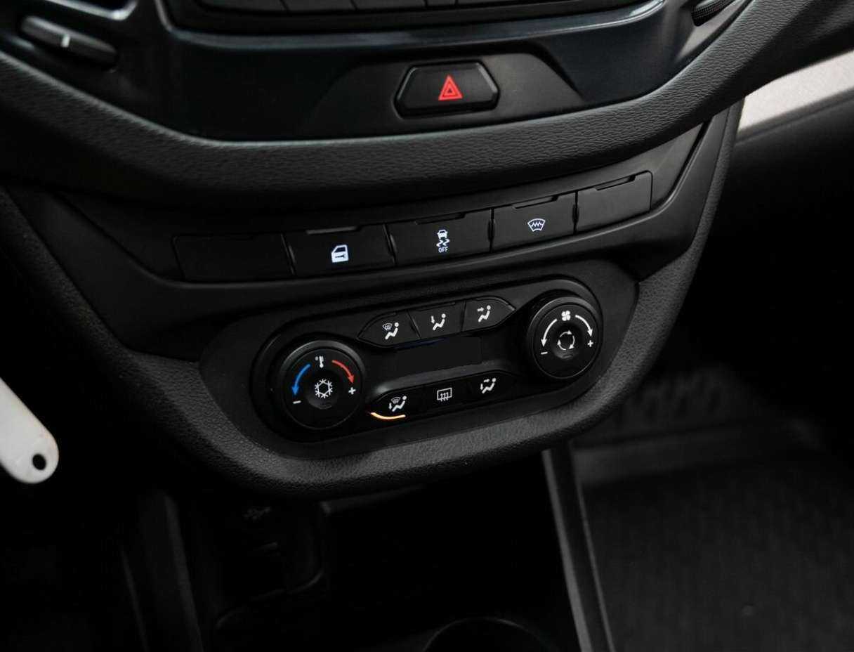 Lada (ВАЗ) Vesta с пробегом — 2019 год. Фото: #19