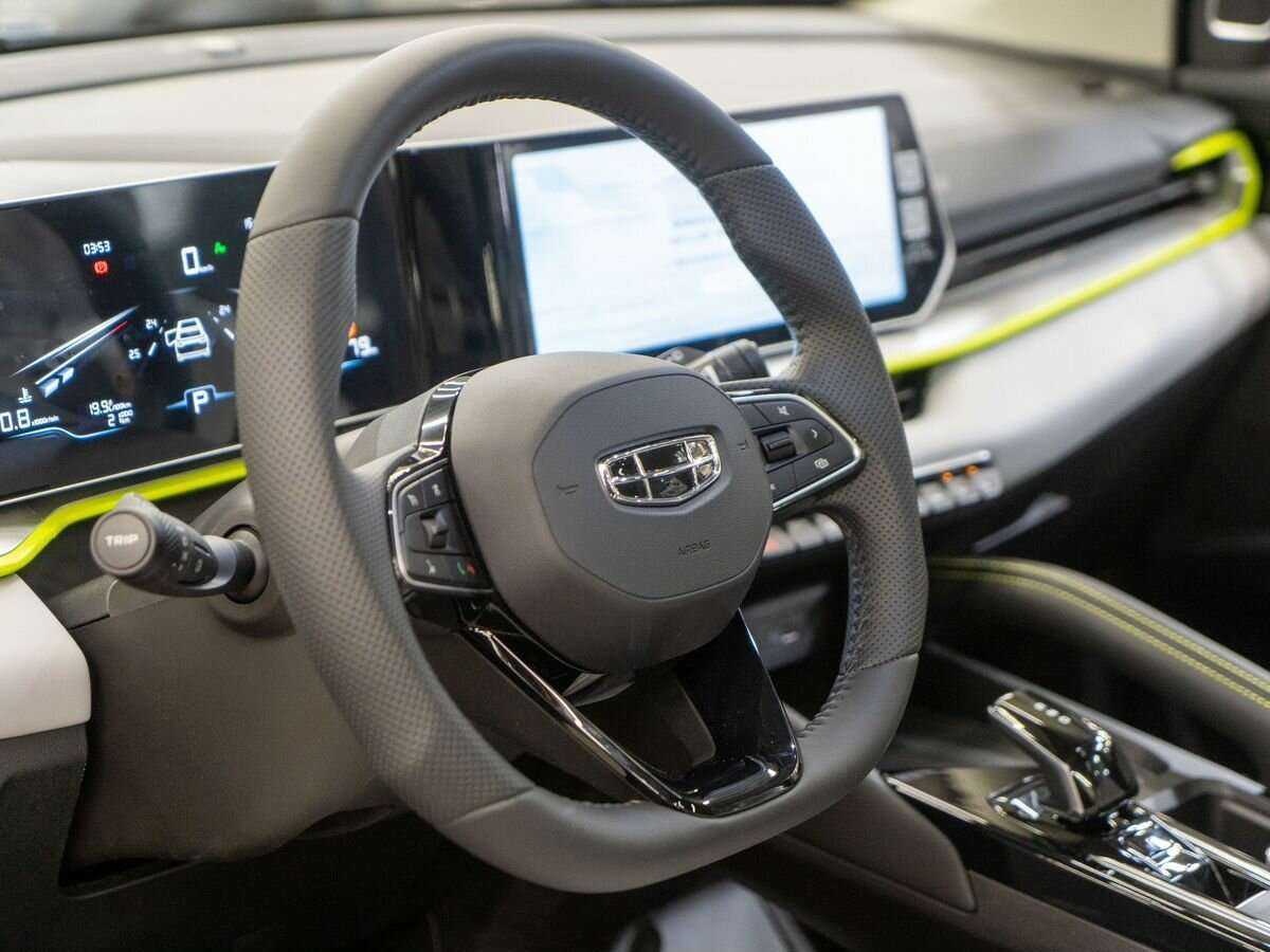 Geely Coolray с пробегом — 2023 год. Фото: #4