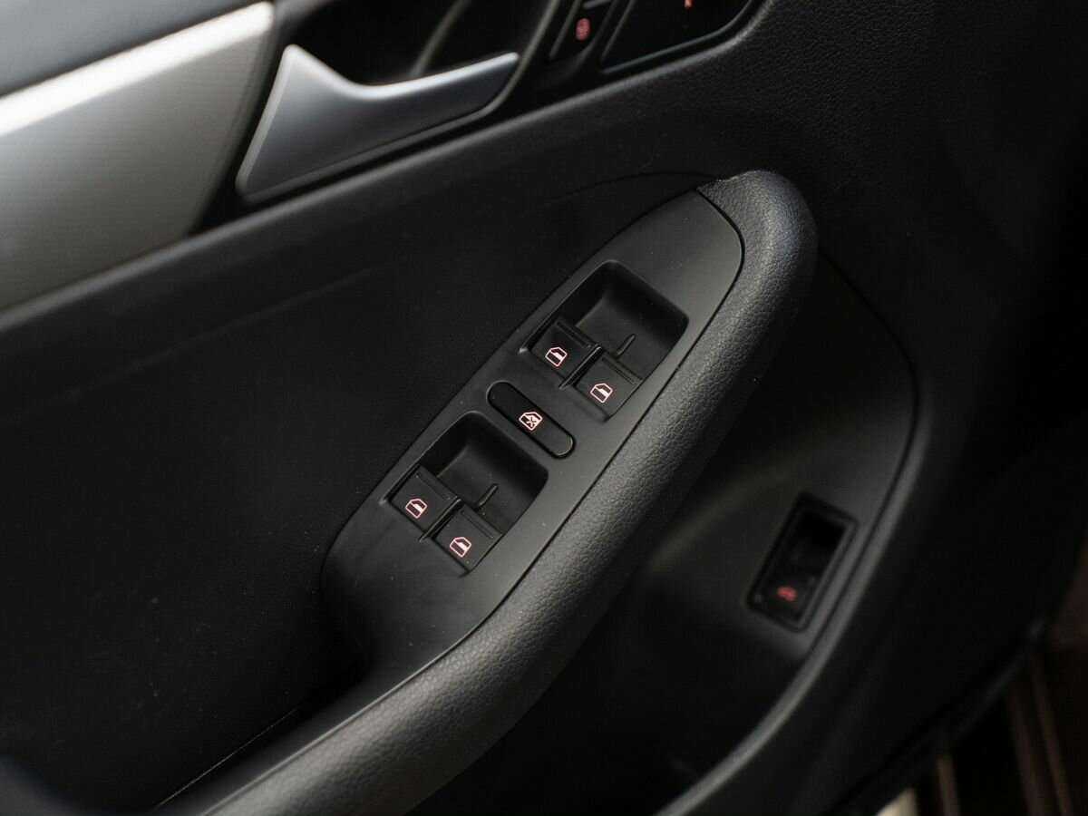 Volkswagen Jetta с пробегом — 2016 год. Фото: #14