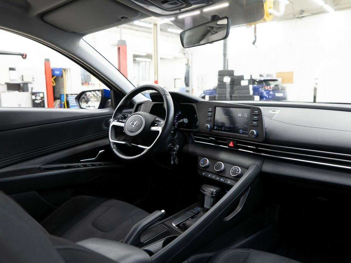 Hyundai Elantra с пробегом — 2021 год. Фото: #15