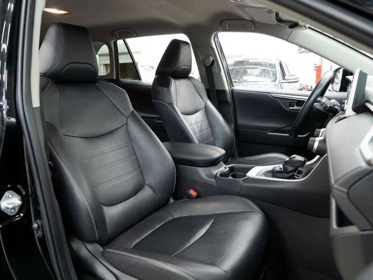 Toyota RAV4 с пробегом — 2020 год. Фото: #8
