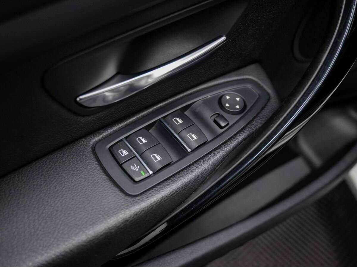 BMW 3 серии с пробегом — 2017 год. Фото: #18