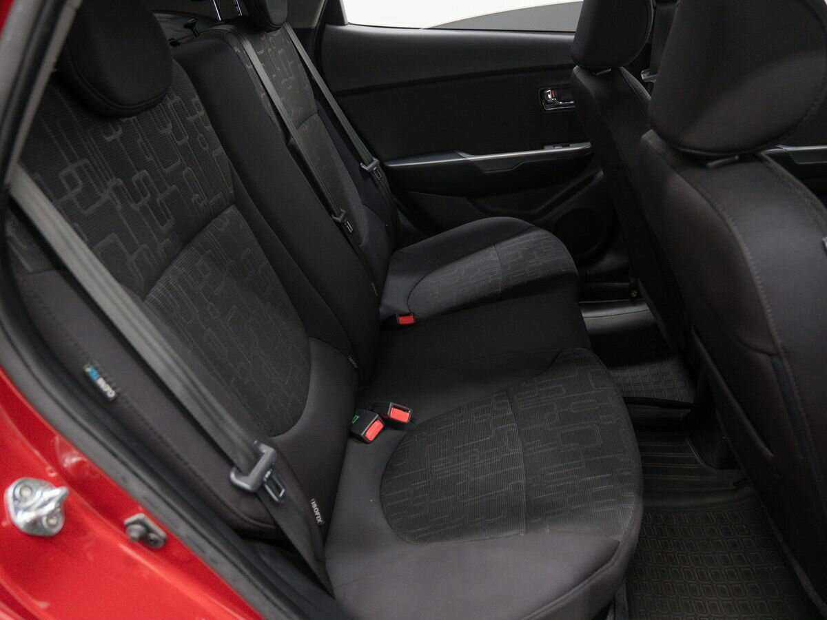 Kia Rio с пробегом — 2013 год. Фото: #7