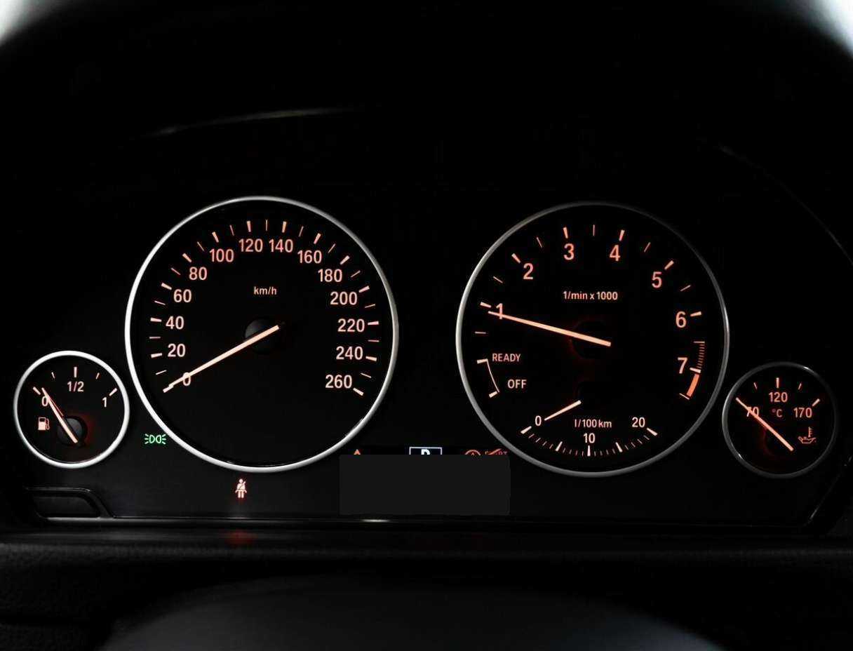 BMW 3 серии с пробегом — 2015 год. Фото: #11