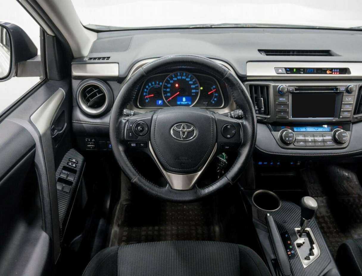 Toyota RAV4 с пробегом — 2014 год. Фото: #10
