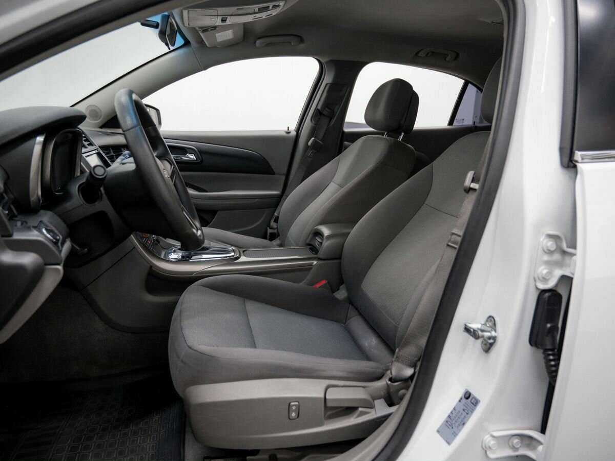 Chevrolet Malibu с пробегом — 2012 год. Фото: #13