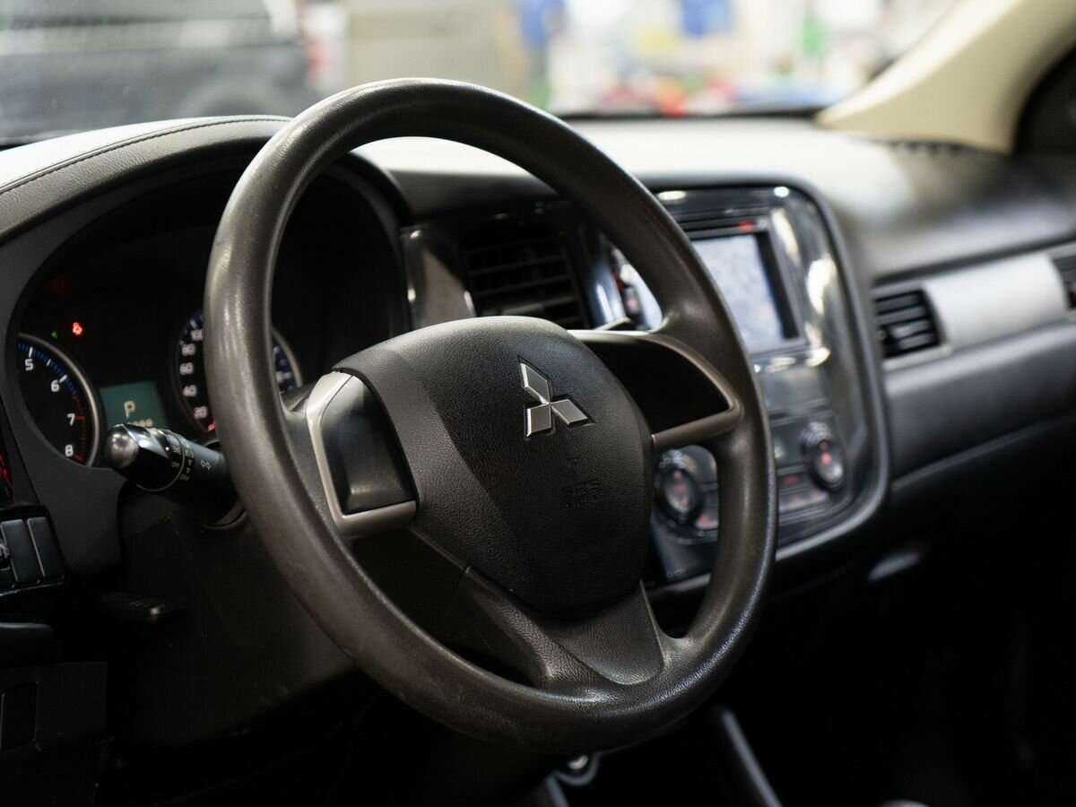Mitsubishi Outlander с пробегом — 2015 год. Фото: #6