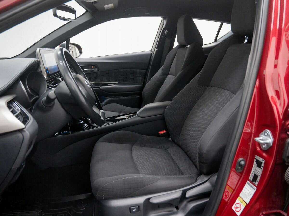 Toyota C-HR с пробегом — 2018 год. Фото: #11