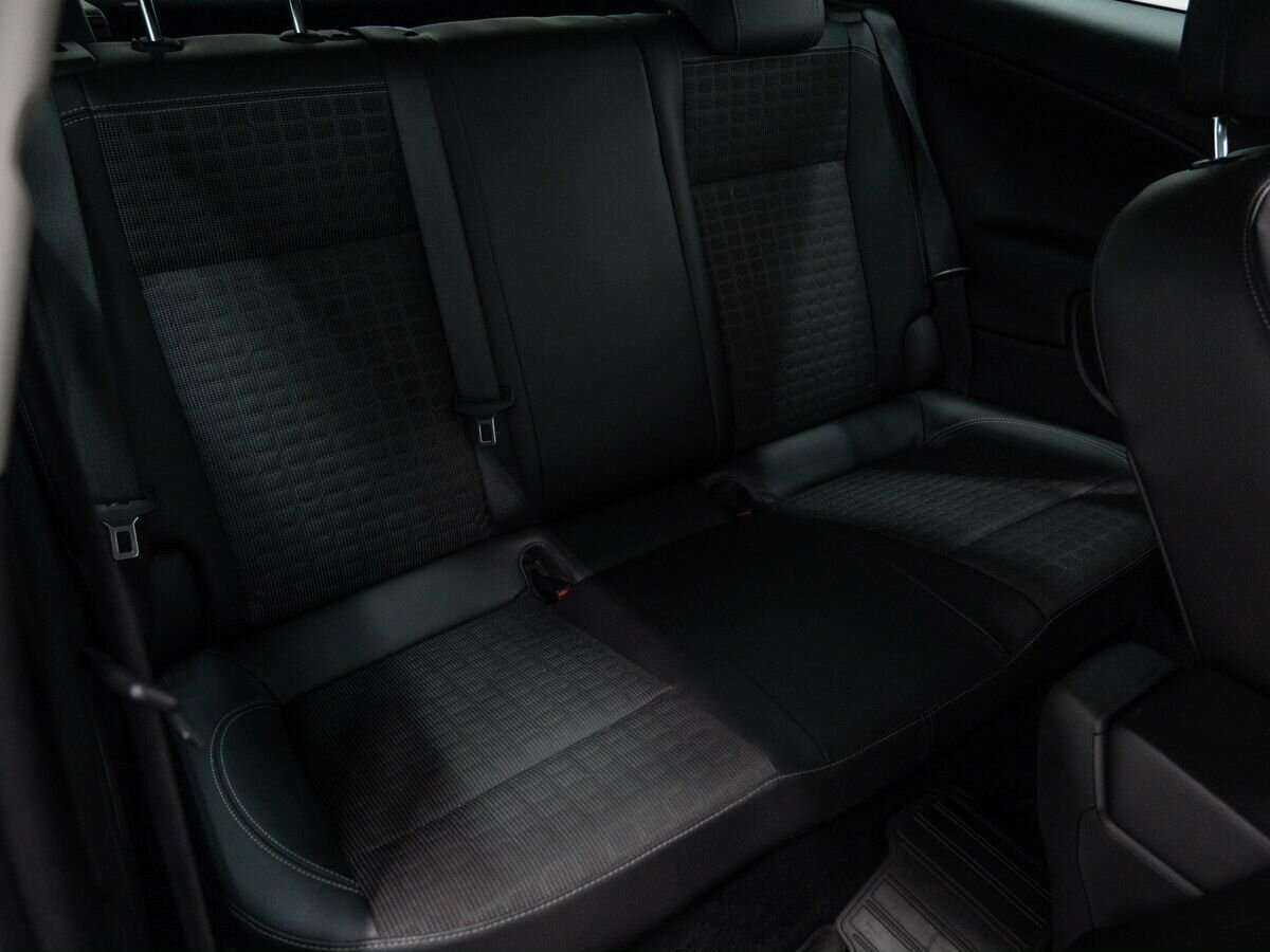 Opel Astra с пробегом — 2012 год. Фото: #6