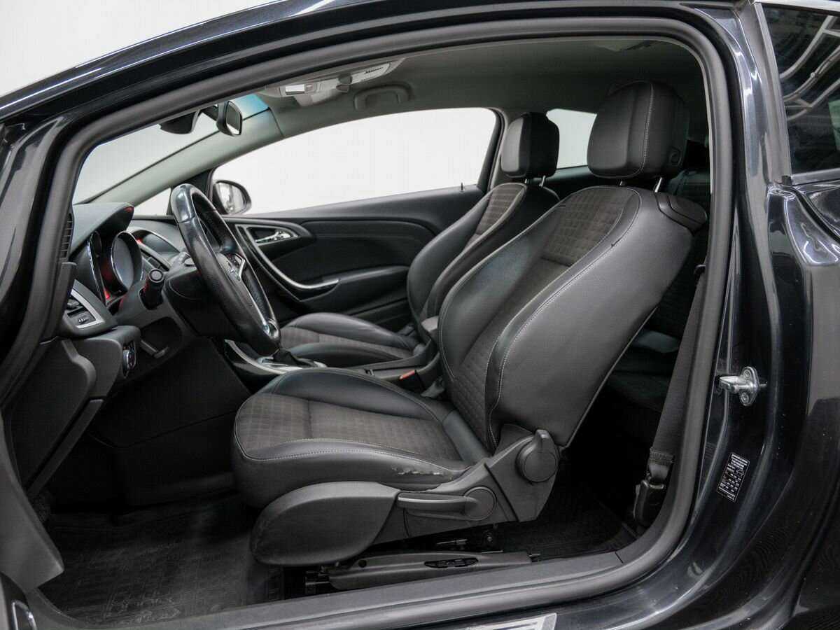 Opel Astra с пробегом — 2012 год. Фото: #8