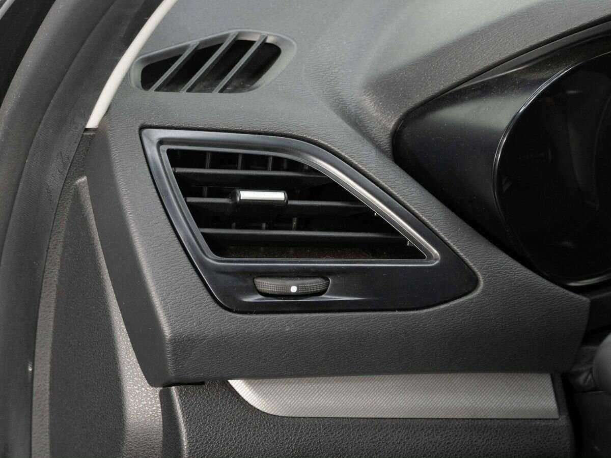 Lada (ВАЗ) Vesta с пробегом — 2020 год. Фото: #18