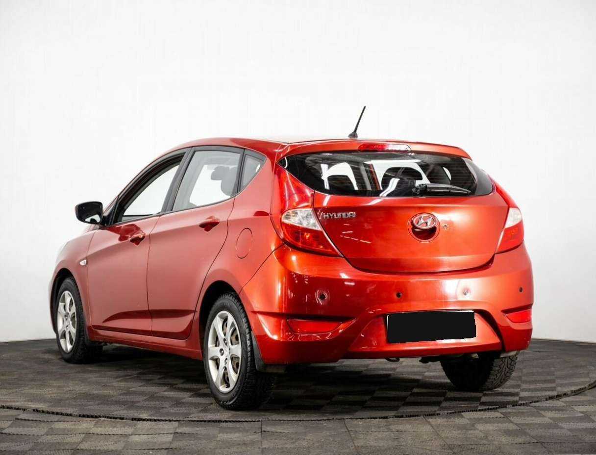 Hyundai Solaris с пробегом — 2012 год. Фото: #2