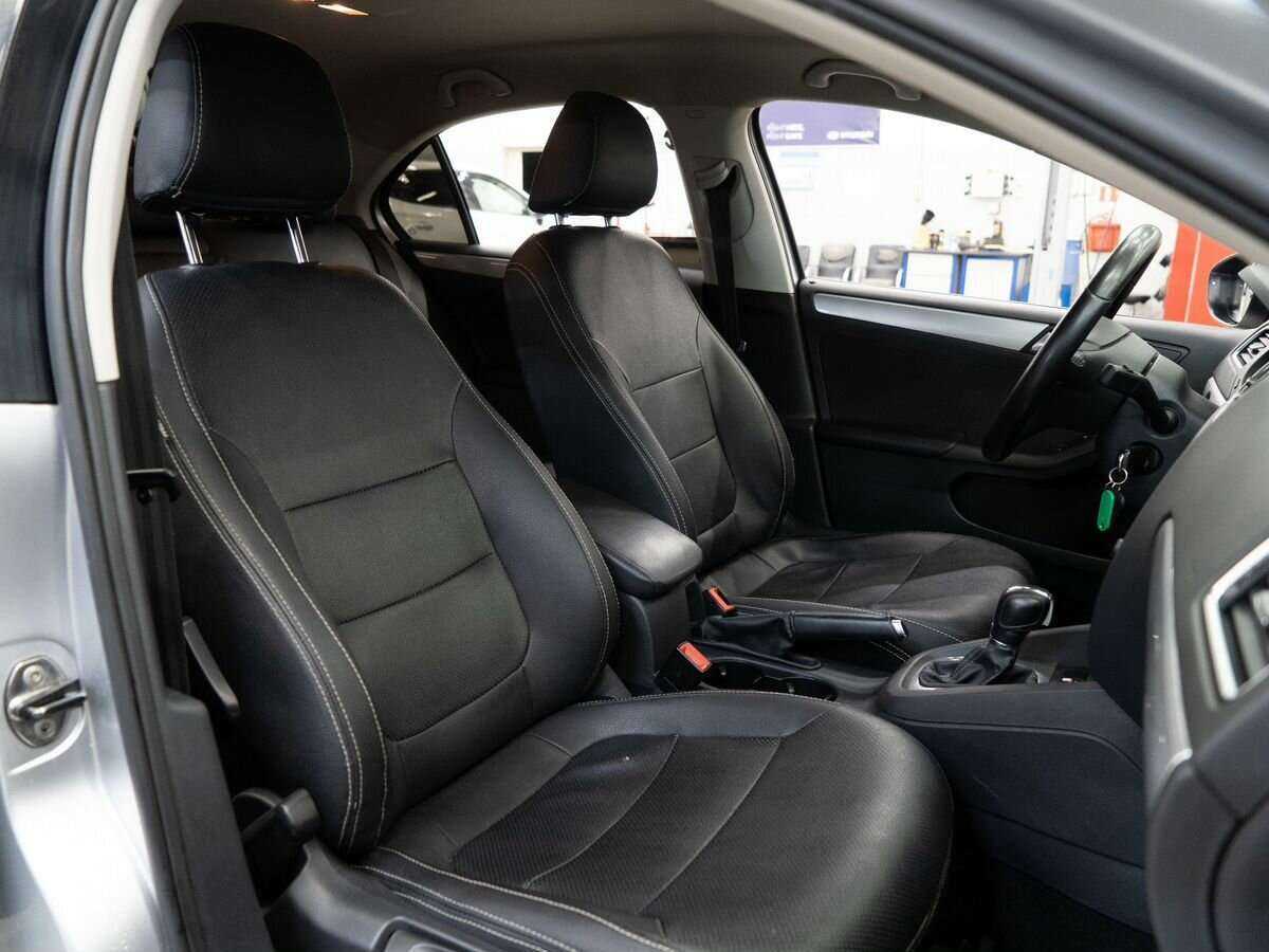 Volkswagen Jetta с пробегом — 2013 год. Фото: #9