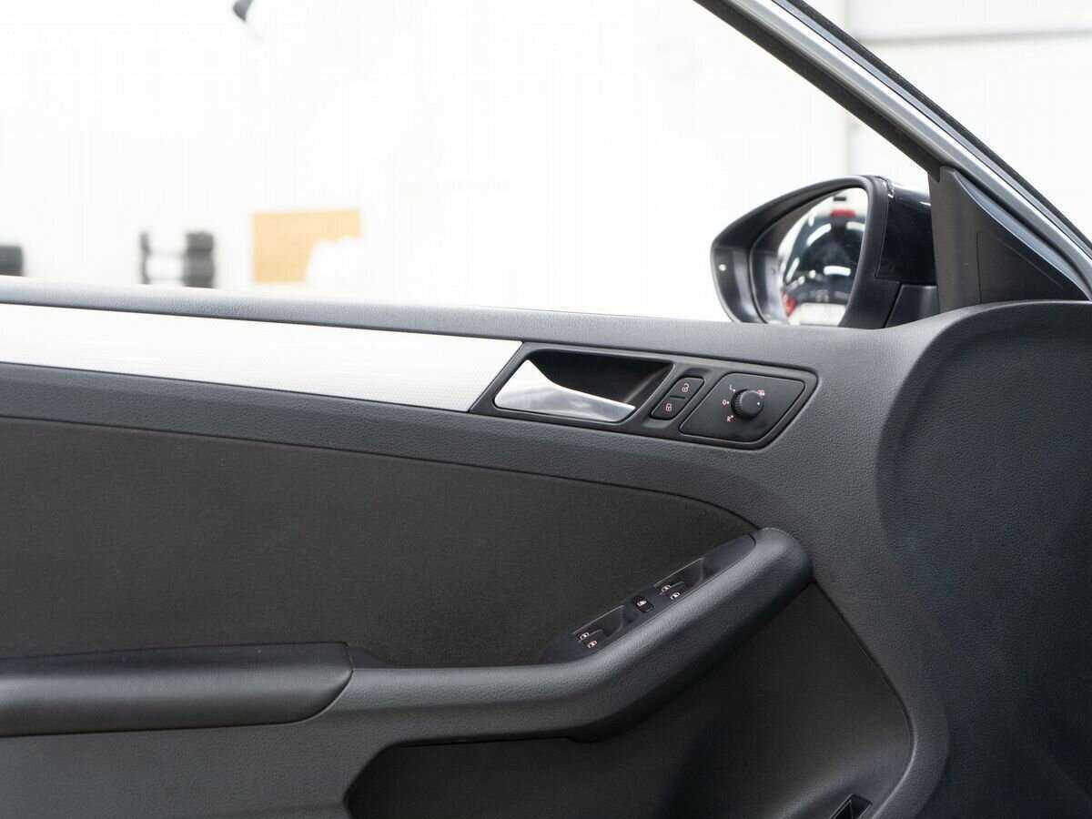 Volkswagen Jetta с пробегом — 2013 год. Фото: #15