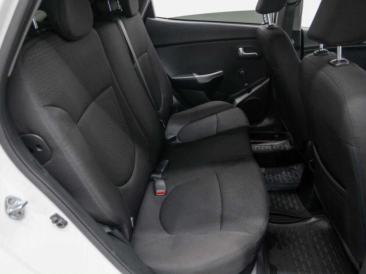 Kia Rio с пробегом — 2017 год. Фото: #9