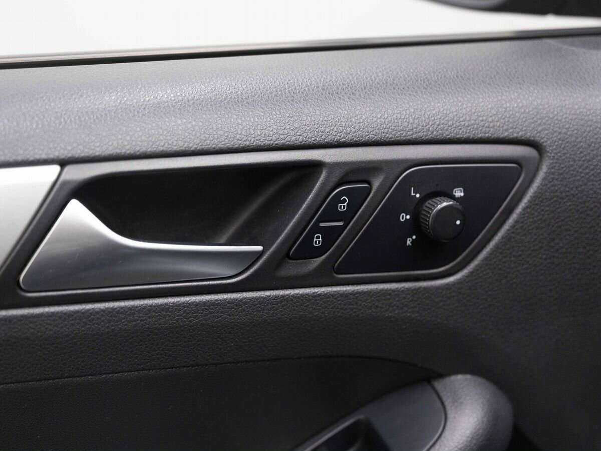 Volkswagen Jetta с пробегом — 2012 год. Фото: #13