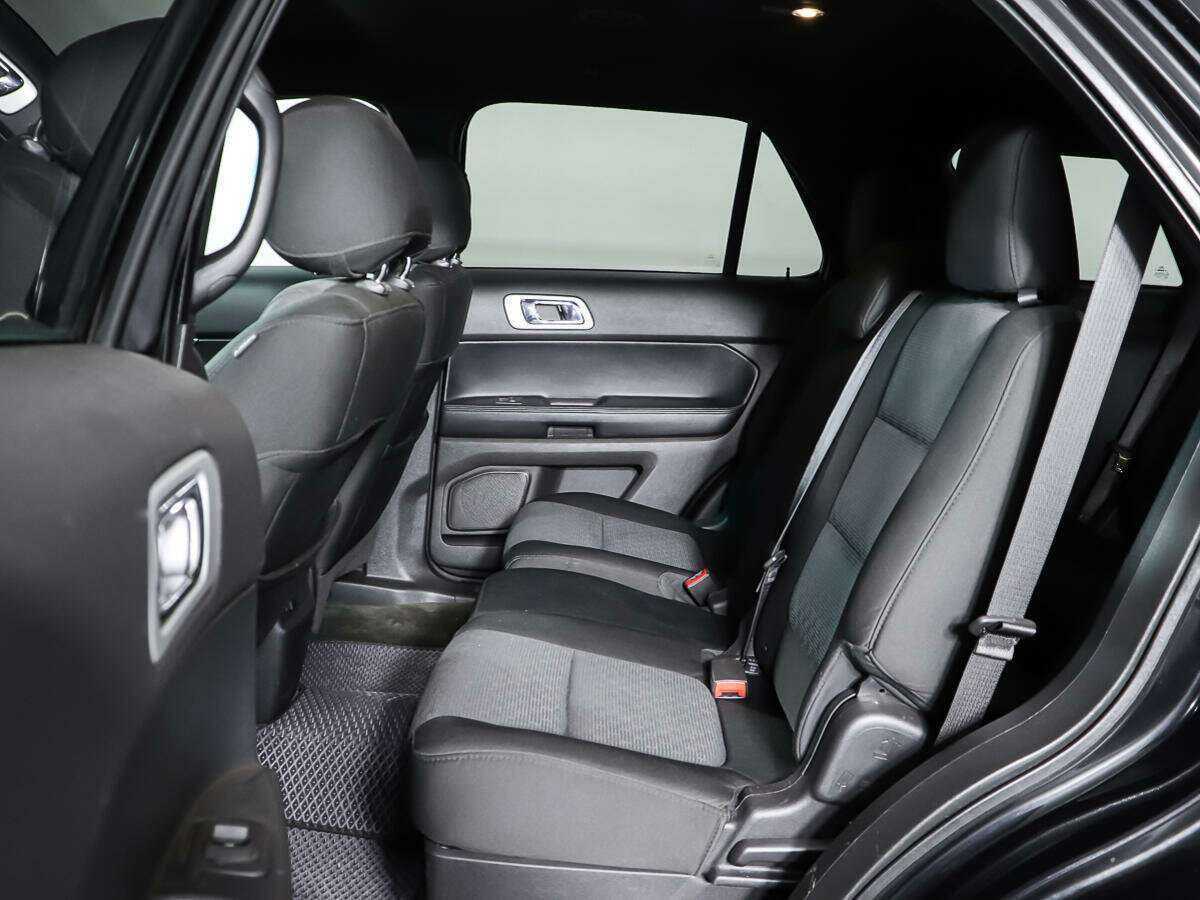Ford Explorer с пробегом — 2013 год. Фото: #9