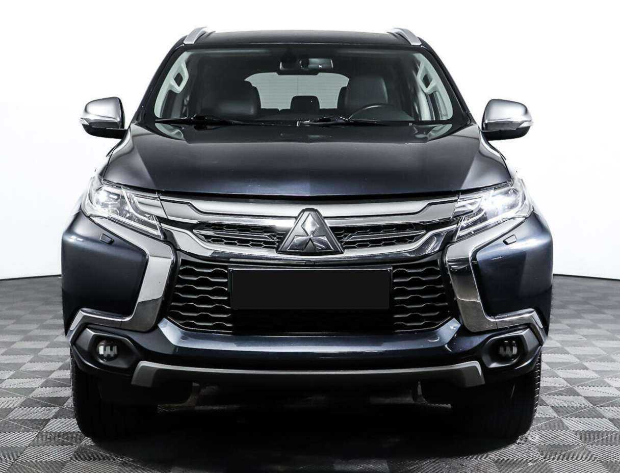 Mitsubishi Pajero Sport с пробегом — 2018 год. Фото: #1
