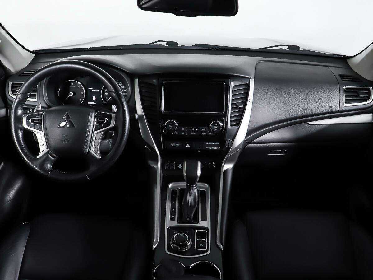 Mitsubishi Pajero Sport с пробегом — 2018 год. Фото: #10