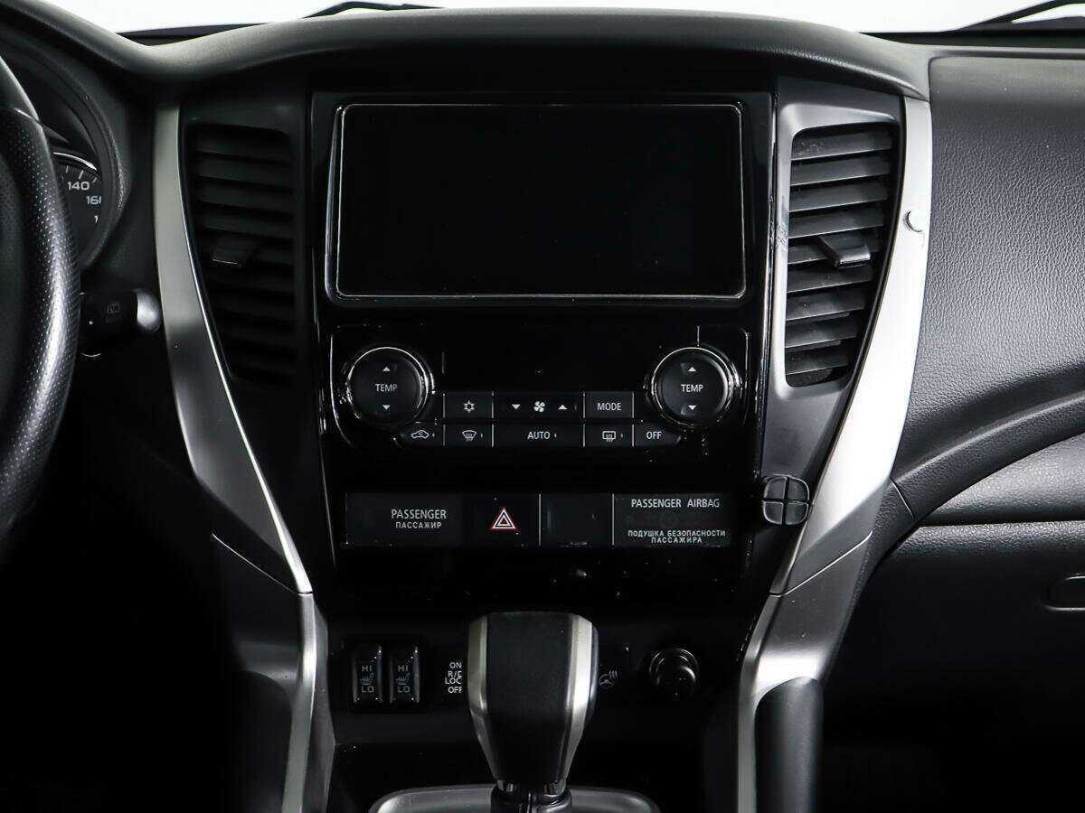 Mitsubishi Pajero Sport с пробегом — 2018 год. Фото: #11