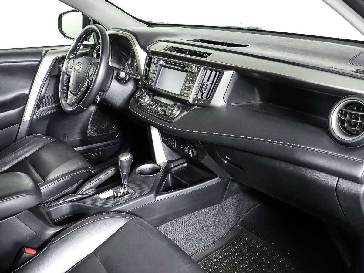 Toyota RAV4 с пробегом — 2014 год. Фото: #9