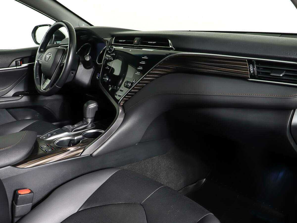 Toyota Camry с пробегом — 2020 год. Фото: #6