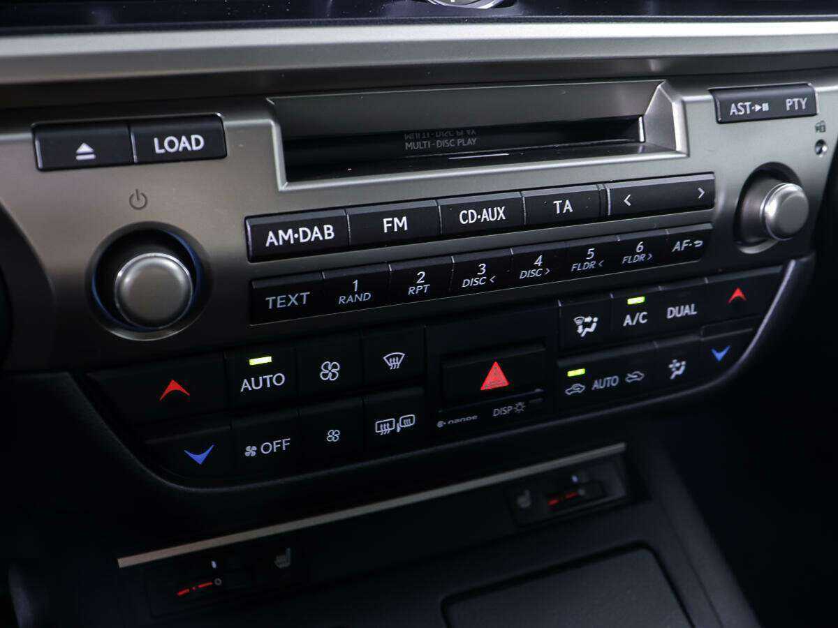 Lexus ES с пробегом — 2014 год. Фото: #14