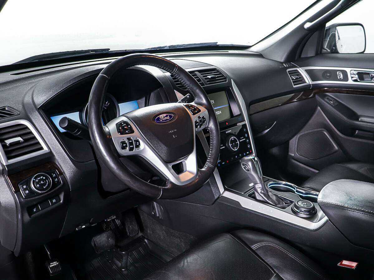 Ford Explorer с пробегом — 2015 год. Фото: #12
