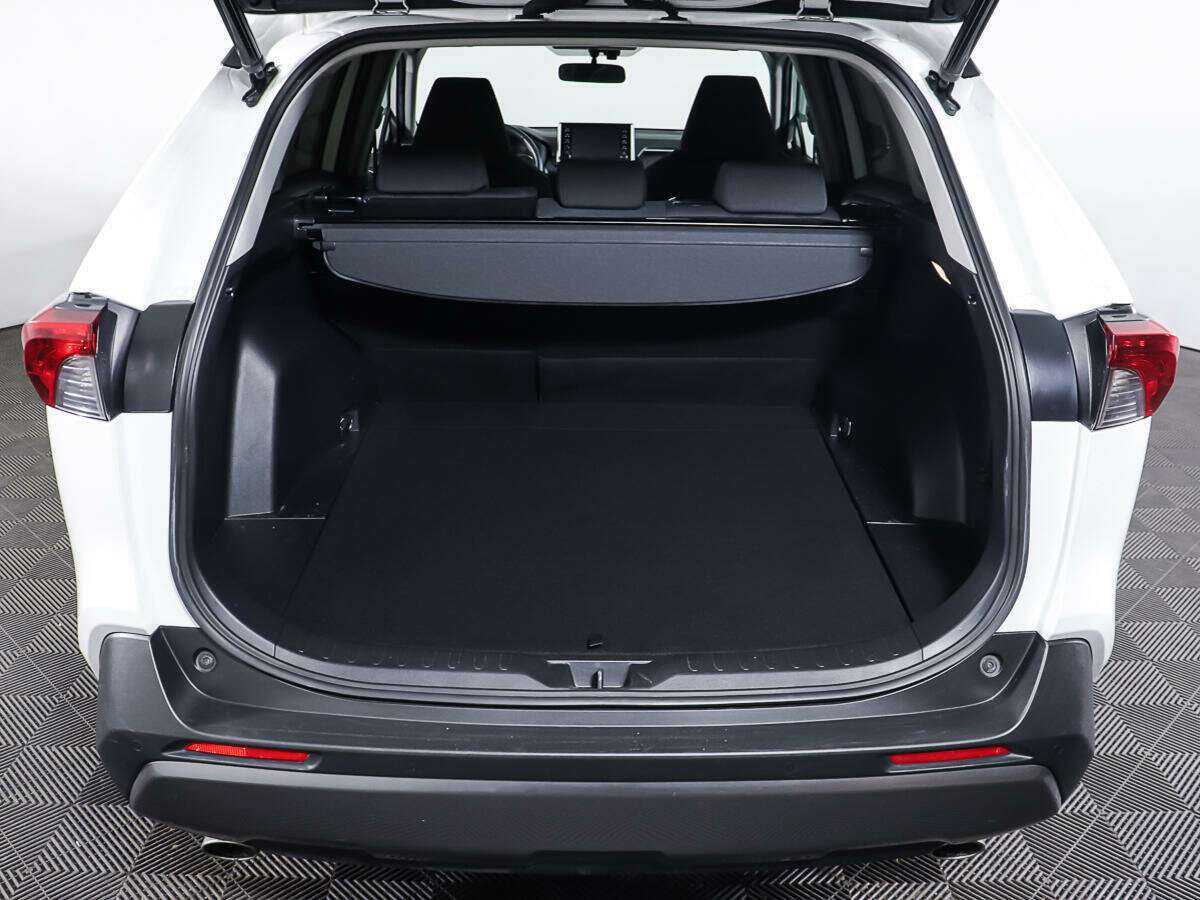 Toyota RAV4 с пробегом — 2020 год. Фото: #8