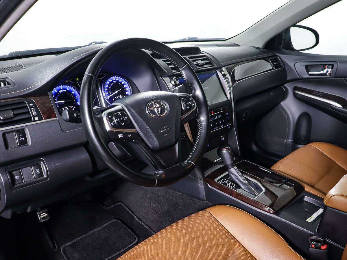 Toyota Camry с пробегом — 2017 год. Фото: #12
