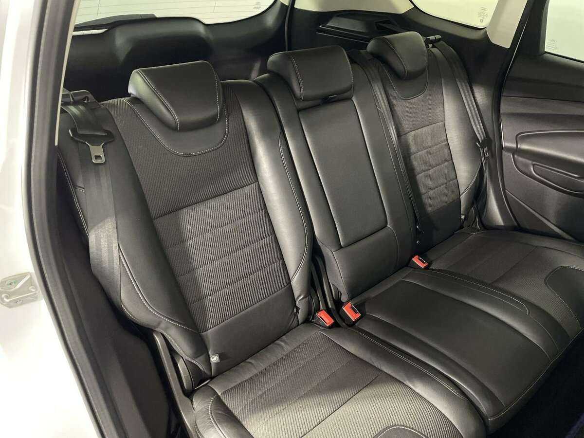 Ford Kuga с пробегом — 2015 год. Фото: #13