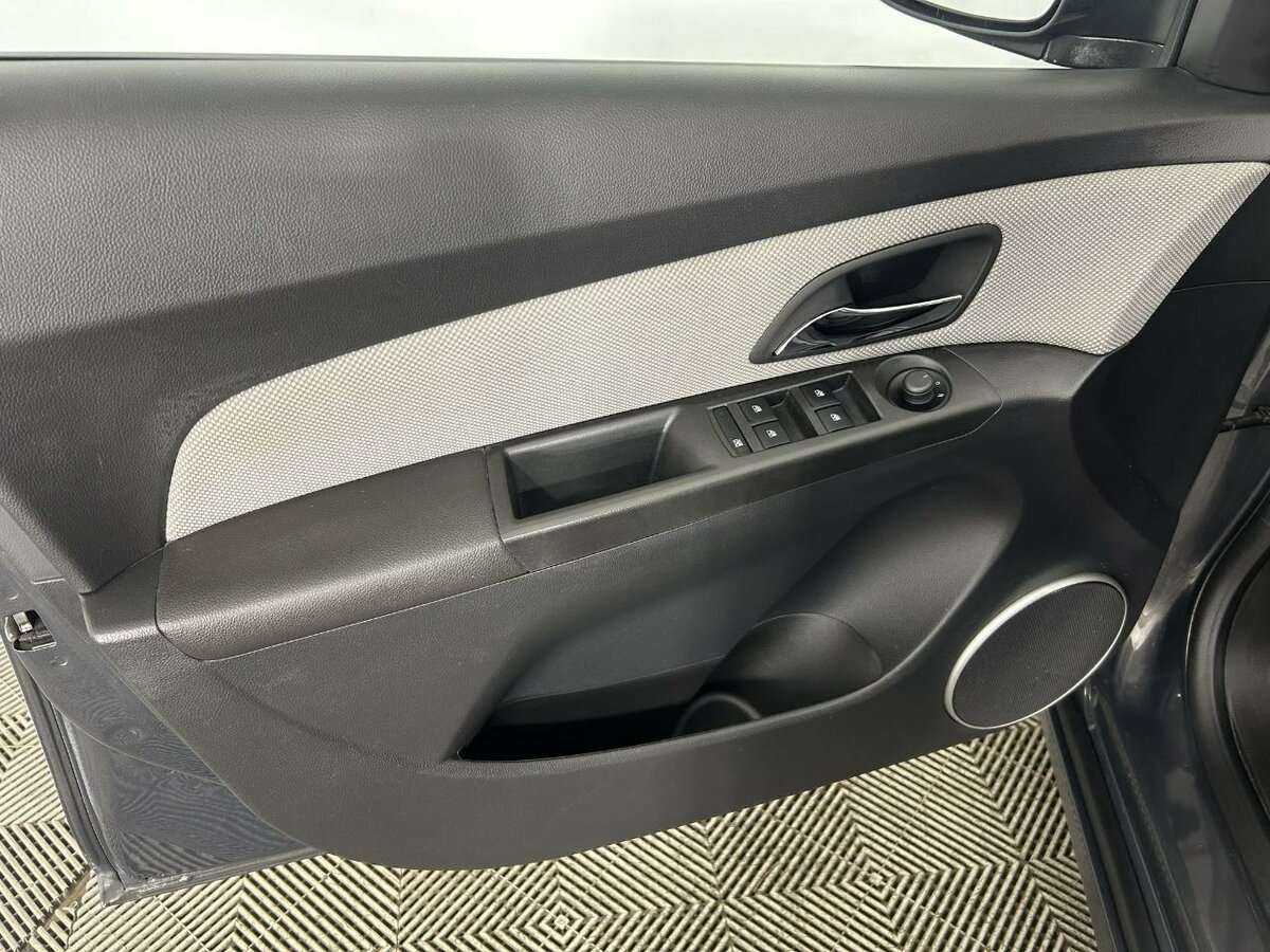 Chevrolet Cruze с пробегом — 2013 год. Фото: #7