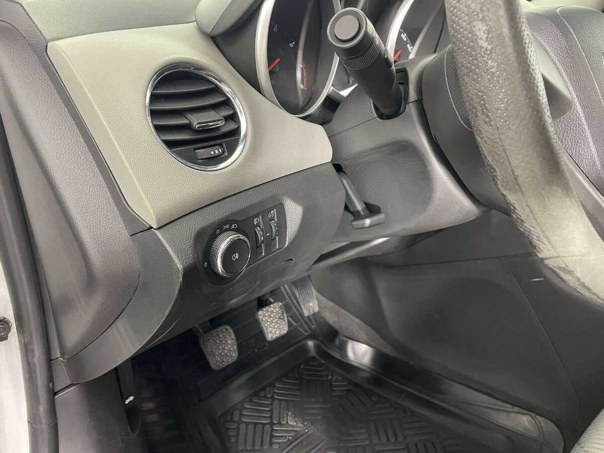 Chevrolet Cruze с пробегом — 2014 год. Фото: #8