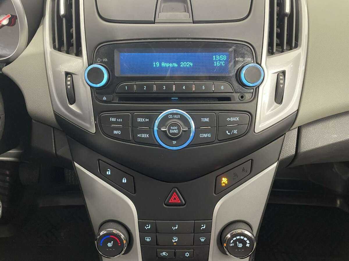 Chevrolet Cruze с пробегом — 2014 год. Фото: #11