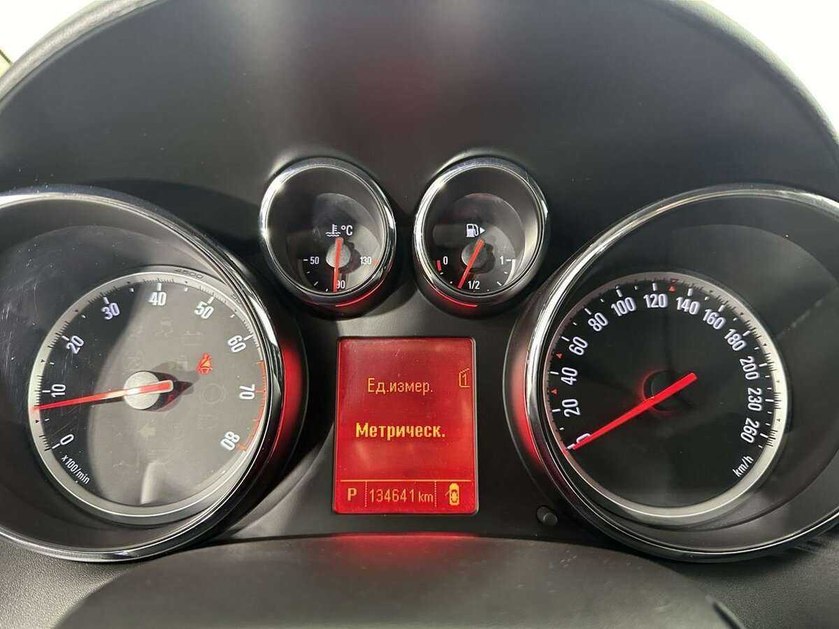 Opel Astra с пробегом — 2013 год. Фото: #7